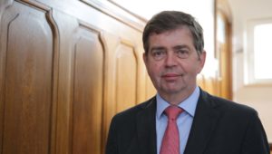 Prof. Dr. Henning Klodt Prof. Dr. Henning Klodt